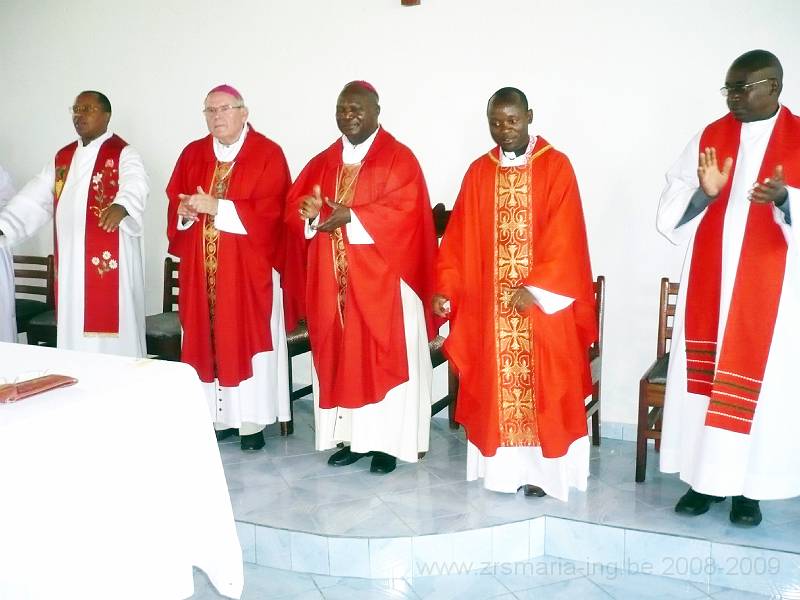 071 inzegening kapel Himbi.jpg